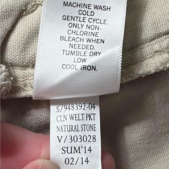 🍌 Banana Republic Women’s Khaki Shorts - Picture 7 of 7